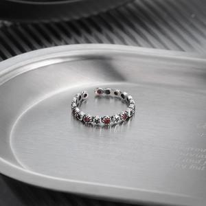 Vintage S925 silver star ring with red gemstones in an industrial tray setting