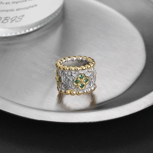 Vintage S925 silver engraved ring with green zircon clover motifs and gold beaded trim