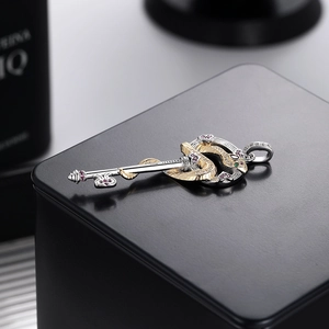 Pendentif clé serpent vintage en argent S925 avec touches dorées et zircons colorés