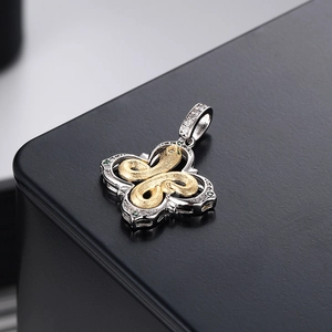 Pendentif trèfle en argent S925 de luxe avec serpents dorés et pierres vertes