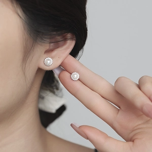 Elegante S925 Sterling Silber Ohrstecker mit Süßwasserperlen und Zirkonia Umrandung