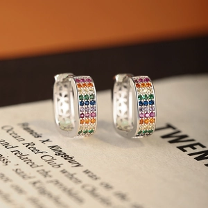 Boucles d'oreilles créoles en argent S925 avec rangées de zircons arc-en-ciel