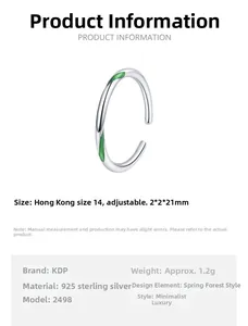 Dettaglio dell'anello Mobius in argento S925 con smalto verde e info sulle dimensioni
