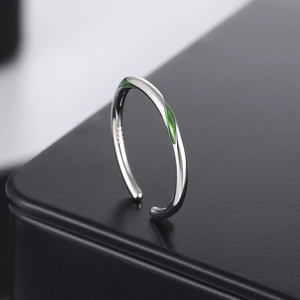 Anello Mobius in argento sterling S925 con smalto verde e fascia aperta regolabile