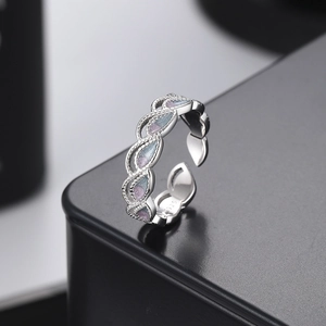 Exquisite S925 sterling silver peacock leaf ring with lavender blue enamel gradient detail