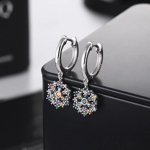 Boucles d'oreilles créoles flocon en argent S925 serties de zircons colorés arc-en-ciel