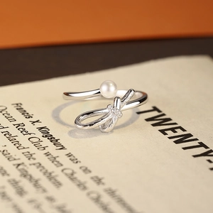 S925 silver bow ring with round pearl and sparkling diamonds in elegant vintage style