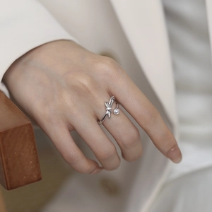 Elegant S925 sterling silver bow ring with freshwater pearl and zircon on model's finger