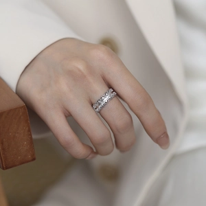 Französischer Vintage S925 Silberring mit gewellter Spitze und gebürsteter Textur für Damen