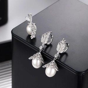 Elegant S925 silver pearl leaf jewelry set including earrings and pendant necklace