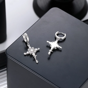 Boucles d'oreilles croix en argent S925 avec perles et zircons style gothique