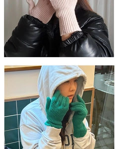 Détail de mitaines roses et gants en tricot vert pour la chaleur et le style d'hiver