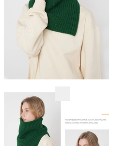 Nahaufnahme eines tiefgrünen Strickwärmers, kombiniert mit einem beigen Sweatshirt
