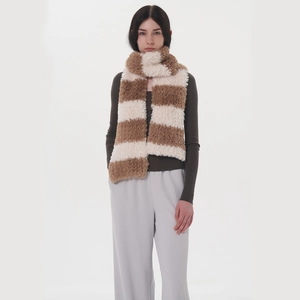Dicker braun-beige gestreifter Webpelzschal für den Winter aus weichem Plüschstrick-Stil