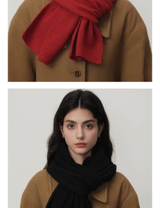 Détail d'écharpes en maille rouge et noire avec texture côtelée et style d'hiver