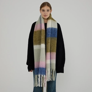 Dicker karierter Strickschal mit Fransen in Pink und Marineblau für den Winter