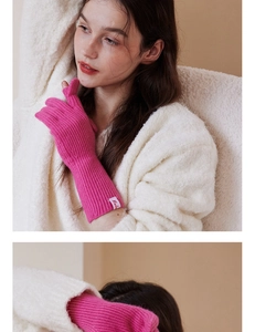 Detailed knit texture of wool-blend gloves in bright pink with branded label