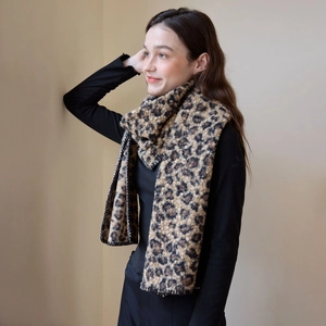 Fashionable leopard print wool-like scarf with thick texture and black stitched edges