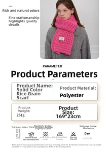Dettaglio sciarpa in maglia rosa acceso con trama a chicco di riso in poliestere, 169x23cm