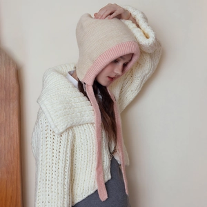 Women's Hepburn style colorblock knit cat ear hat with ear protection in beige and pink