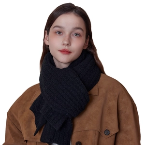 Écharpe classique en laine tricotée noire style collège rétro pour l'hiver