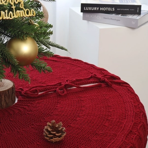 Knitted Christmas Tree Skirt Acrylic Cable Knit Circular Ruffle Border With Wood Button Tie Closure For Xmas Party Decoration