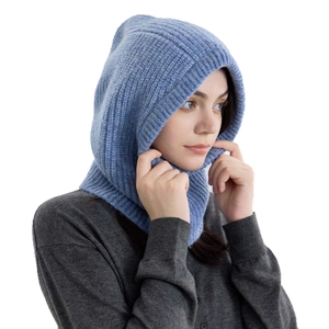 Passamontagna classico azzurro in misto lana per donna che offre calore e stile