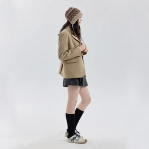 Manteau femme en laine avoine et bonnet tricoté Fair Isle nordique avec cache-oreilles