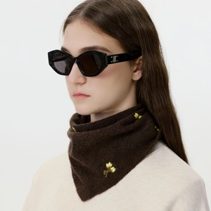 Vintage Wool Blend Knitted Triangle Bandana Women Winter Warm Floral Embroidered Headscarf Soft Neck Wrap Fashion Accessory