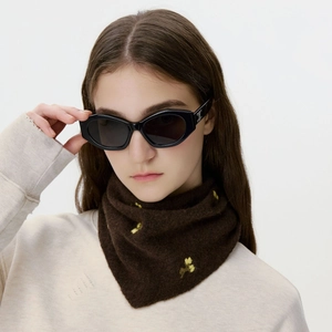 Retro black cat-eye sunglasses and floral embroidery knit headscarf for autumn fashion