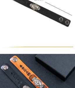 Dettaglio dei bracciali in pelle etnica con goffratura tribale e chiusura a scatto metallica