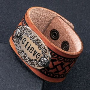 Bracciale in pelle marrone vintage con placca d'argento incisa Believe e bottoni a pressione
