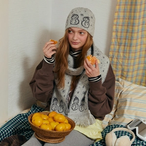 Light gray wool blend knitted hat and scarf set featuring cartoon snowman jacquard pattern