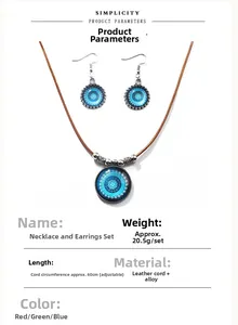 Détail d'une parure ethnique avec pendentif mandala et cordon en cuir réglable
