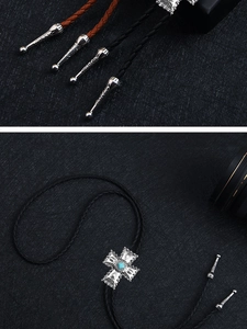 Détail d'une cravate Bolo avec pendentif croix argentée et incrustation turquoise bleue