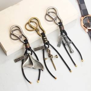 Lot de porte-clés rétro en cuir avec pendentifs sirène, crâne et croix celtique