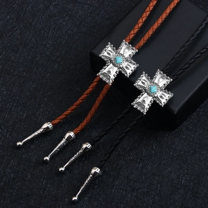 Cravate Bolo Cowboy de l'Ouest Collier Pendentif Croix Alliage de Zinc Avec Turquoise Artificielle Corde en Cuir Bijoux Punk