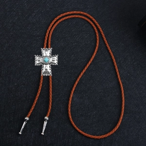 Cravate bolo western punk avec croix argentée et pierre turquoise sur cuir marron