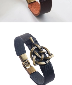 Detailansicht aus schwarzem geflochtenem Leder mit keltischem Knoten aus Bronze