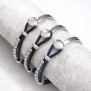 Set di bracciali minimalisti in pelle PU a doppio strato con accenti in metallo