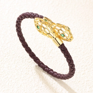 Bracelet tressé en cuir avec tête de serpent dorée et yeux en pierres vertes
