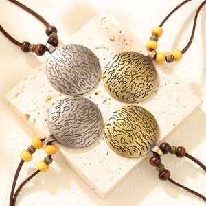 Collares de zodiaco vintage en aleación con cuerda de cuero y cuentas de madera plata y bronce
