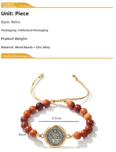 Detail von 8mm Holzperlen und Benedikt-Medaille mit verstellbarem Kordelarmband