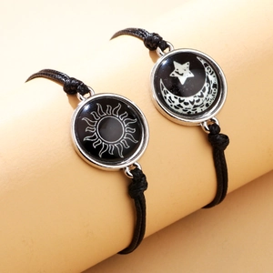 Set de pulseras para parejas de sol y luna con cuerda tejida negra y dijes celestiales de plata