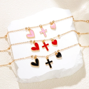 Bracelet Pendentif Coeur Croix en Alliage Émaillé pour Femme Mignon Goutte d'Huile Couleur Or Chaîne Réglable Bijoux Mode