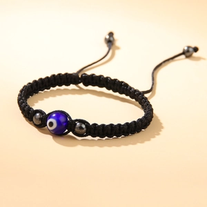 Bracciale in corda nera intrecciata a mano con perla malocchio blu e cordino regolabile