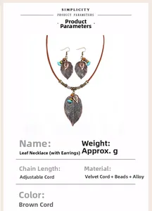 Vue détaillée de l'ensemble pendentif feuille en bronze bohème avec cordon et boucles