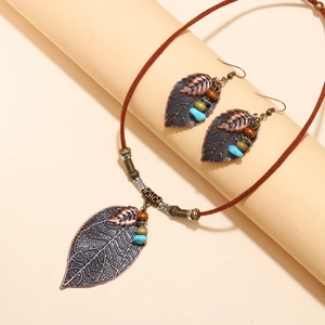 Parure de Bijoux Vintage Bohême Ethnique Collier Pendentif Feuille Ajourée et Boucles d'Oreilles Alliage Perles en Bois Turquoise Artificielle Femme