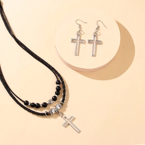 Set collana e orecchini a croce gotica con perline e teschi in argento su cordino nero