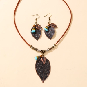 Parure bohème avec collier feuilles, boucles d'oreilles turquoise et perles en bois